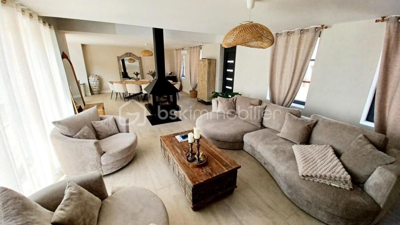 A louer APPARTEMENT T7 230 M2  HULLUCH