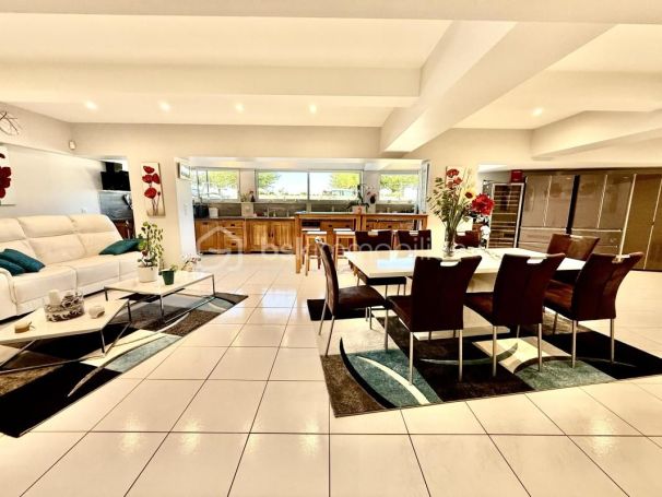 A louer APPARTEMENT DE PRESTIGE T5 193 M2 TERRASSE BORD DE MER ROYAN