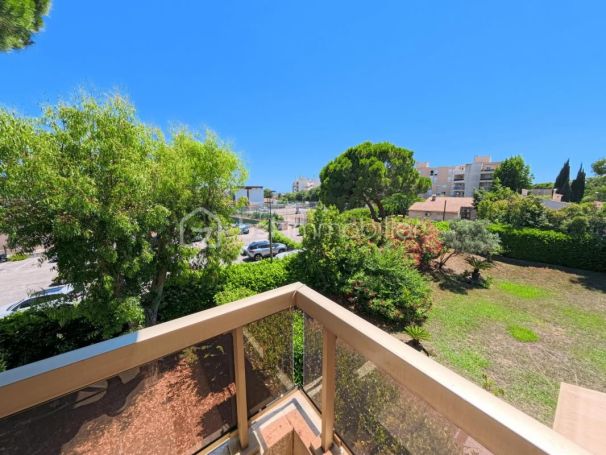 A louer APPARTEMENT T2 49 M2 TERRASSE BORD DE MER GOLFE JUAN