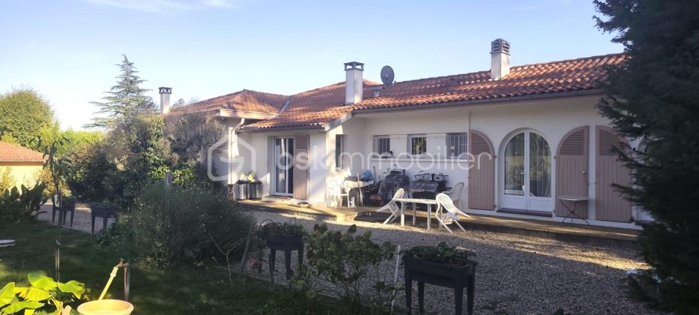A louer MAISON  D'ARCHITECTE  POUILLON