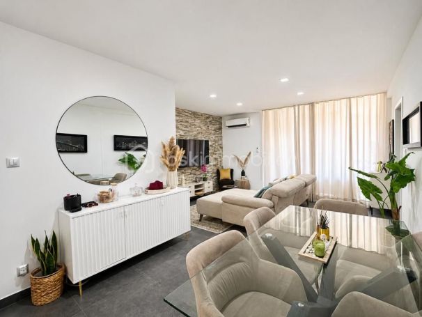A louer APPARTEMENT T3 63 M2 BORD DE MER AJACCIO