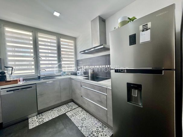 A louer APPARTEMENT T3 63 M2 BORD DE MER AJACCIO