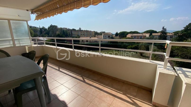 A louer APPARTEMENT T4 82 M2 TERRASSE BORD DE MER SAINT RAPHAEL