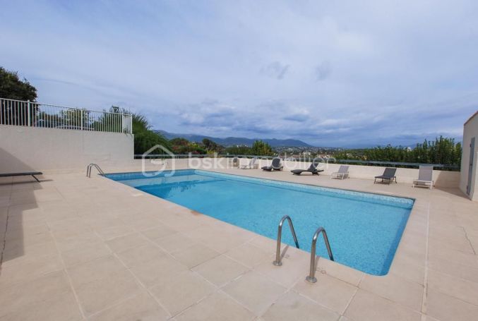 A louer APPARTEMENT T2 27 M2 TERRASSE BORD DE MER VILLENEUVE LOUBET