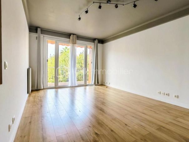 A louer APPARTEMENT T3 60 M2 BORD DE MER VALLAURIS