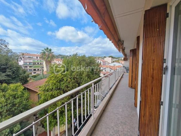 A louer APPARTEMENT T3 60 M2 BORD DE MER VALLAURIS