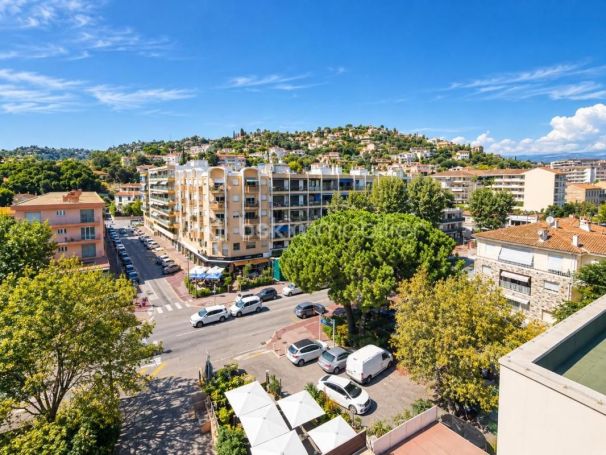 A louer STUDIO  33 M2 BORD DE MER MANDELIEU LA NAPOULE