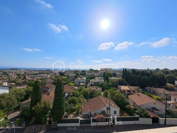 A louer APPARTEMENT DE PRESTIGE T3 75 M2 TERRASSE VUE MER ANTIBES