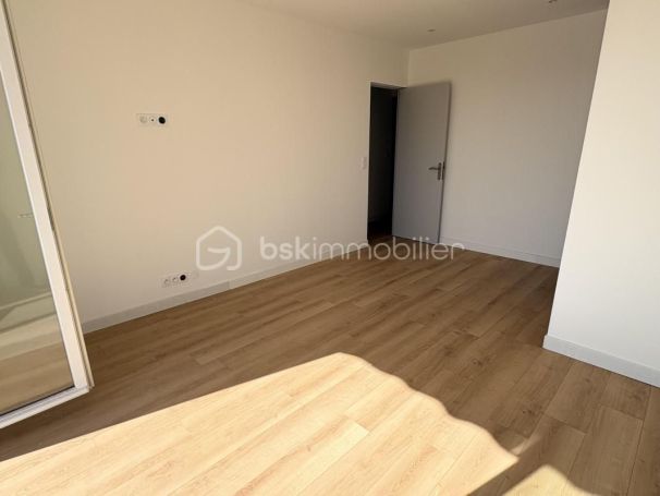 A louer APPARTEMENT T4 74 M2 BORD DE MER TOULON