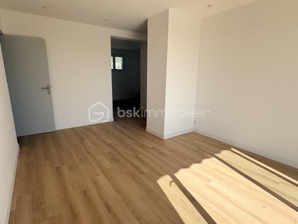 A louer APPARTEMENT T4 74 M2 BORD DE MER TOULON