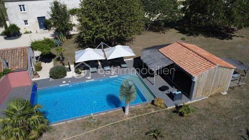 A louer LONGèRE  10 PIECES 230 M2  BENET