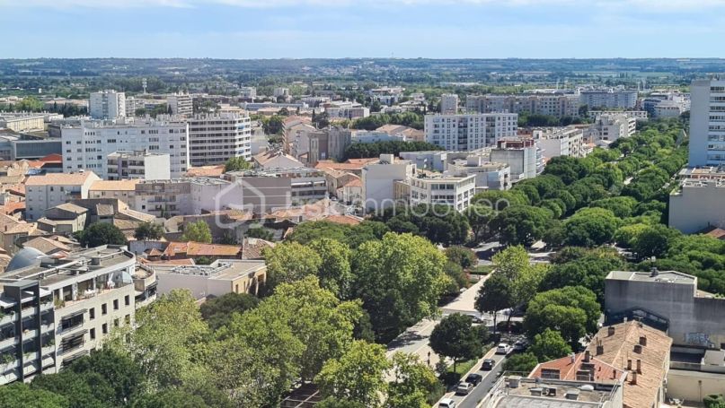 A louer APPARTEMENT T3 70 M2  NIMES
