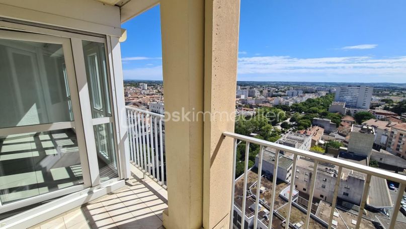 A louer APPARTEMENT T3 70 M2  NIMES