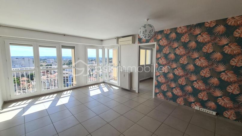 A louer APPARTEMENT T3 70 M2  NIMES