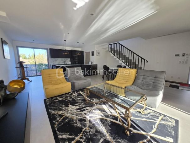 A louer MAISON  CONTEMPORAINE BORD DE MER PUGET SUR ARGENS