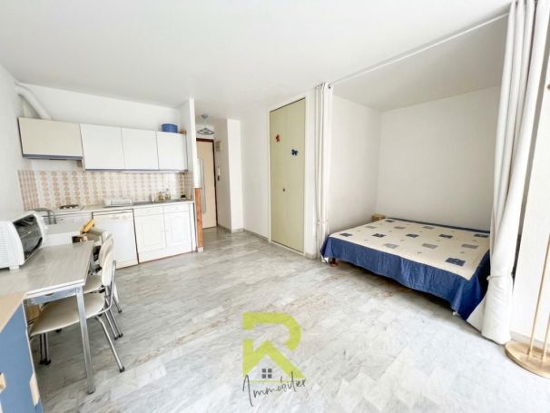 A louer STUDIO  30 M2 TERRASSE BORD DE MER LE CAP D AGDE