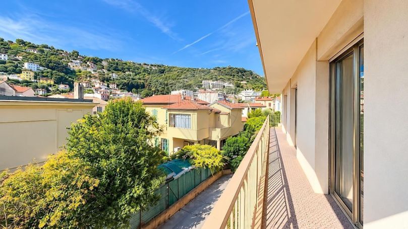 A louer APPARTEMENT T4 89 M2 TERRASSE BORD DE MER NICE