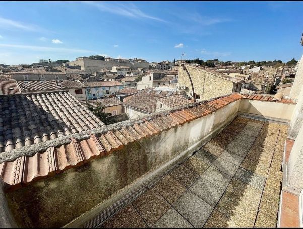 A louer STUDIO 30 M2 TERRASSE NIMES