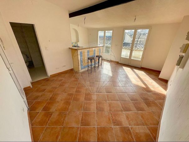 A louer STUDIO 30 M2 TERRASSE NIMES