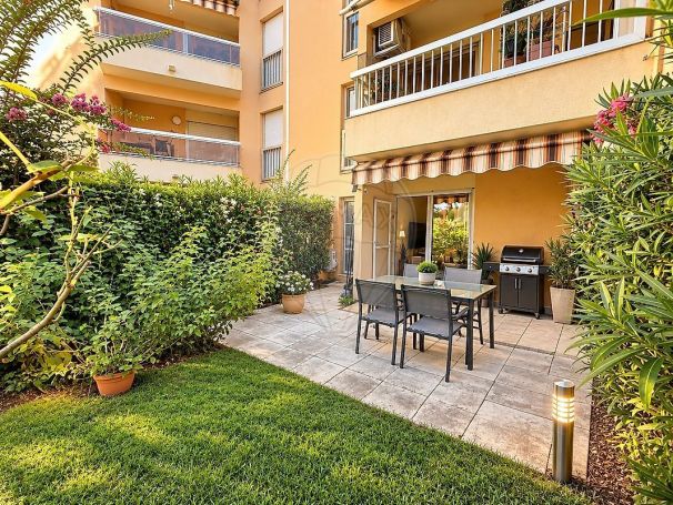 A louer APPARTEMENT T2 45 M2 TERRASSE BORD DE MER VALLAURIS