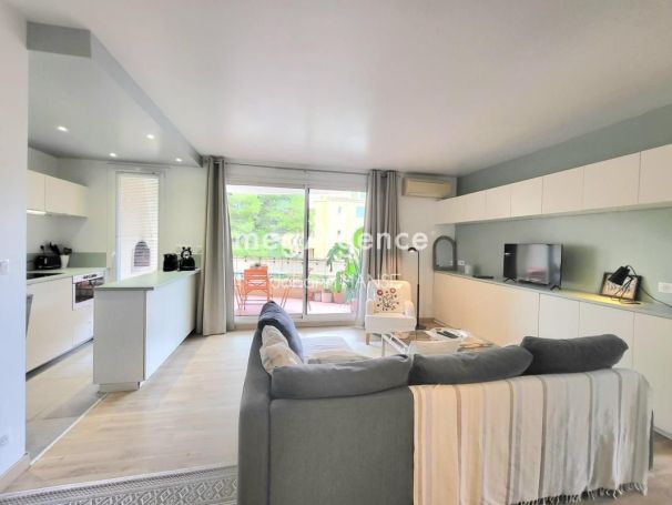 A louer APPARTEMENT T3 59 M2 TERRASSE PLAGE à PIED CAVALAIRE SUR MER