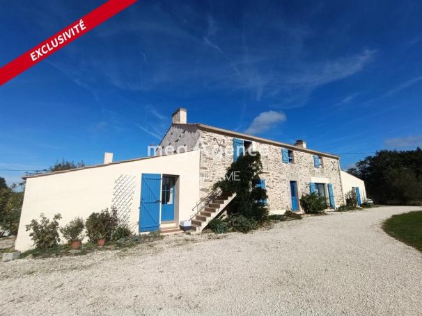 A louer MAISON  DE MAîTRE BORD DE MER CHALLANS