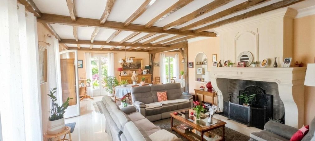 A louer MAISON  DE MAîTRE  SAINTES