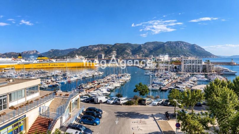 A louer APPARTEMENT T3 69 M2 VUE MER TOULON