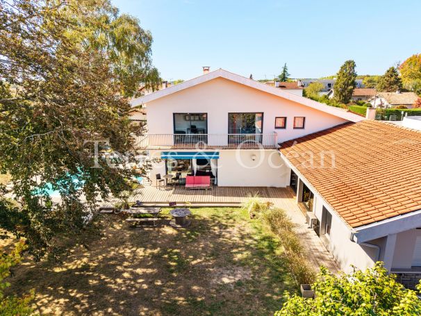 A louer MAISON  8 PIECES 336 M2  SAINT VINCENT DE TYROSSE