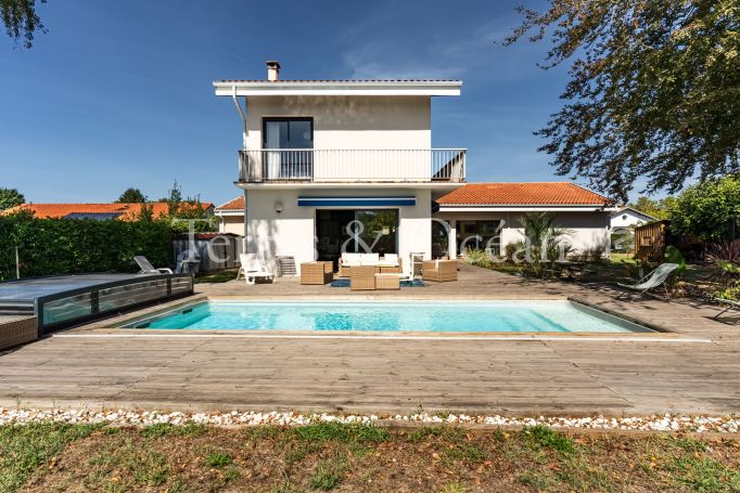 A louer MAISON  8 PIECES 336 M2  SAINT VINCENT DE TYROSSE