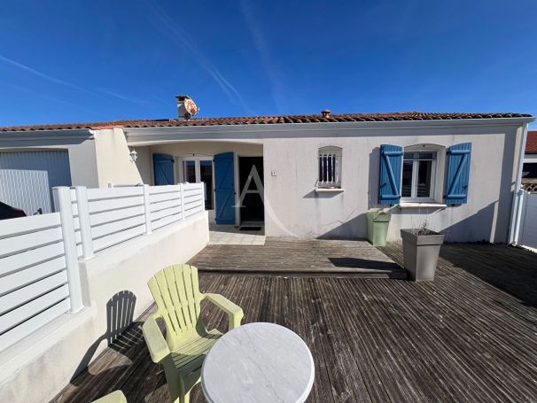 A vendre MAISON  4 PIECES 79 M2 BORD DE MER LONGEVILLE SUR MER