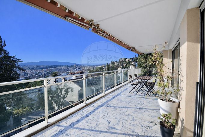 A louer APPARTEMENT DE PRESTIGE T4 101 M2 TERRASSE VUE MER LE CANNET