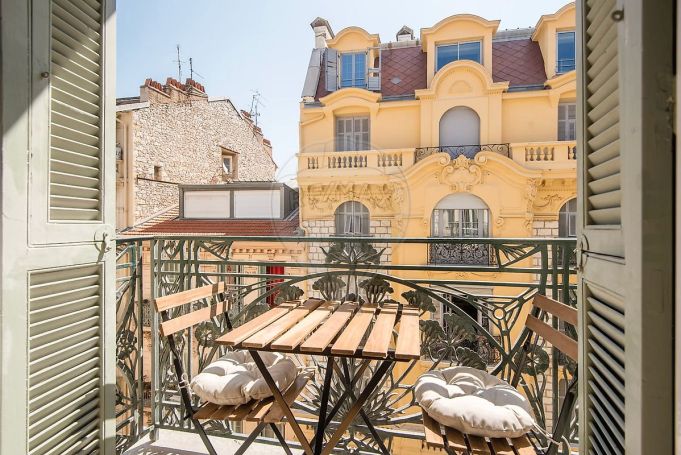 A louer APPARTEMENT T3 76 M2 BORD DE MER NICE