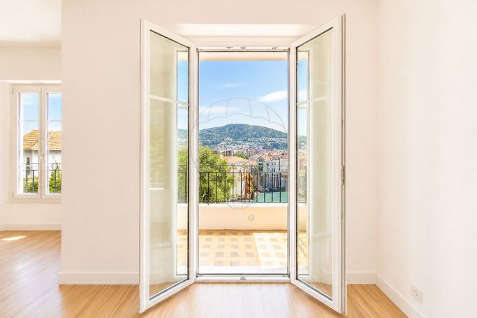 A louer APPARTEMENT T4 72 M2 TERRASSE BORD DE MER NICE
