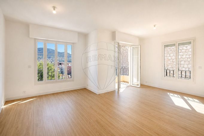 A louer APPARTEMENT T4 72 M2 TERRASSE BORD DE MER NICE