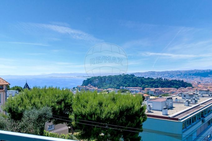 A louer APPARTEMENT DE PRESTIGE T3 62 M2 TERRASSE BORD DE MER NICE