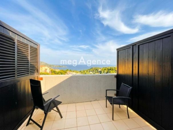 A louer APPARTEMENT DUPLEX T3 38 M2 TERRASSE VUE MER SAINT RAPHAEL