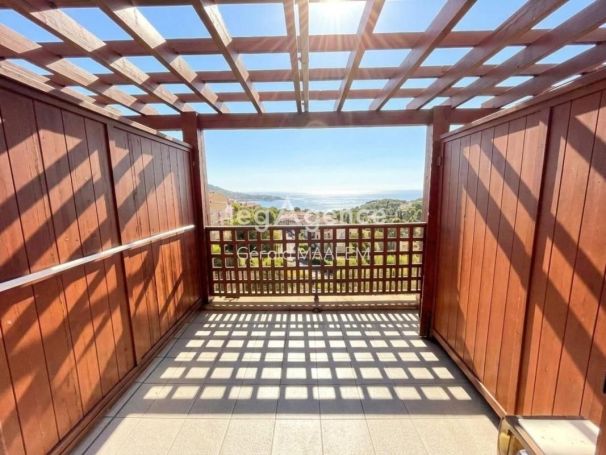 A louer APPARTEMENT DUPLEX T3 38 M2 TERRASSE VUE MER SAINT RAPHAEL