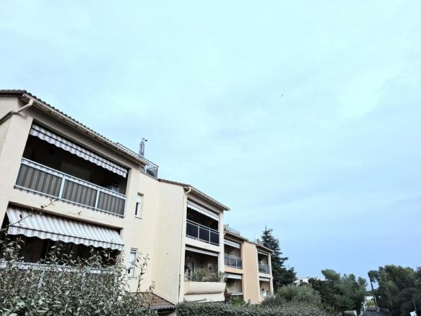 A louer APPARTEMENT T3 56 M2 TERRASSE BORD DE MER SAINT RAPHAEL