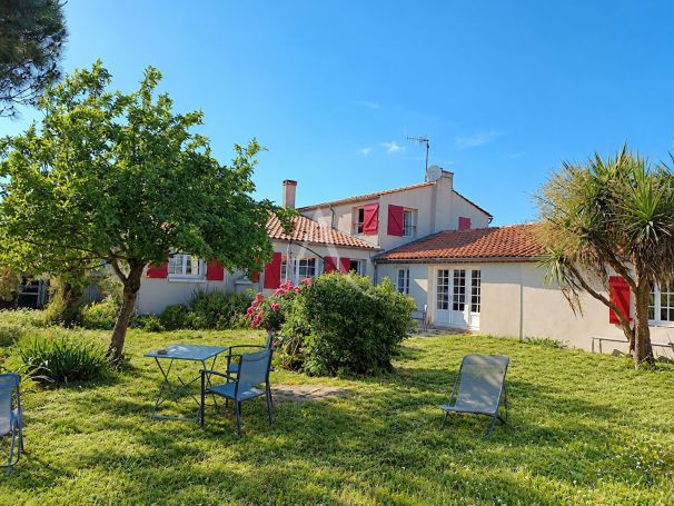 A vendre MAISON  6 PIECES 177 M2  ANGLES