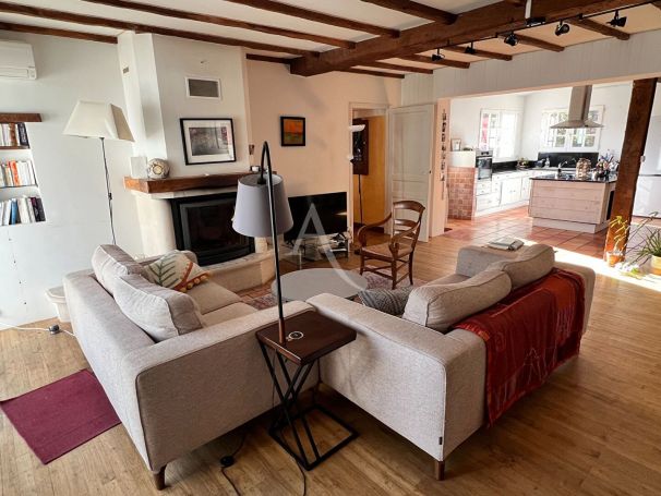 A vendre MAISON  6 PIECES 177 M2  ANGLES