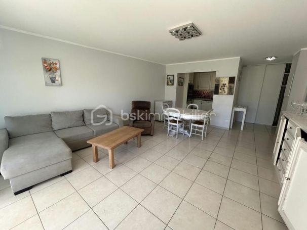 A louer APPARTEMENT T3 67 M2 TERRASSE BORD DE MER BORMES LES MIMOSAS