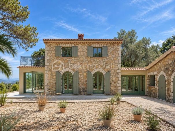 A louer MAISON  6 PIECES 225 M2 VUE MER ANTIBES