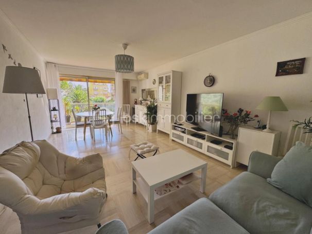 A louer APPARTEMENT T3 84 M2 TERRASSE BORD DE MER HYERES