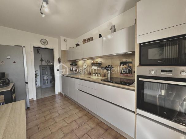 A louer APPARTEMENT T3 84 M2 TERRASSE BORD DE MER HYERES