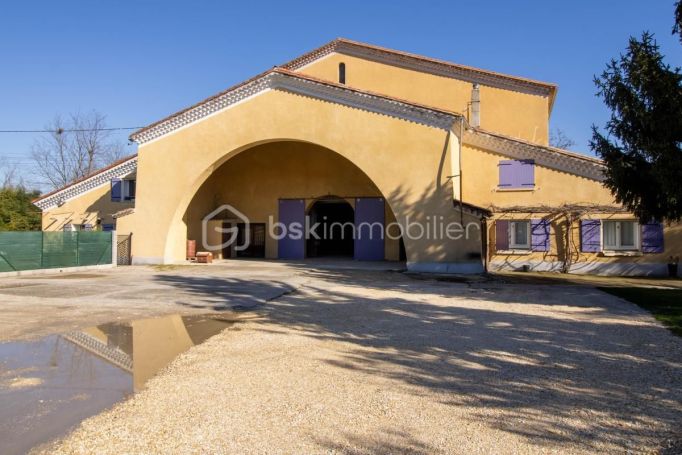 A louer APPARTEMENT  303 M2  BOUCOIRAN ET NOZIERES