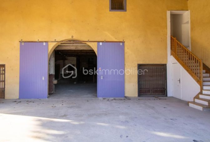 A louer APPARTEMENT  303 M2  BOUCOIRAN ET NOZIERES