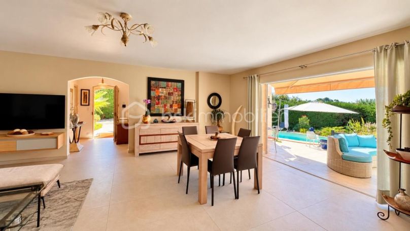 A louer MAISON  6 PIECES 190 M2  LE ROURET