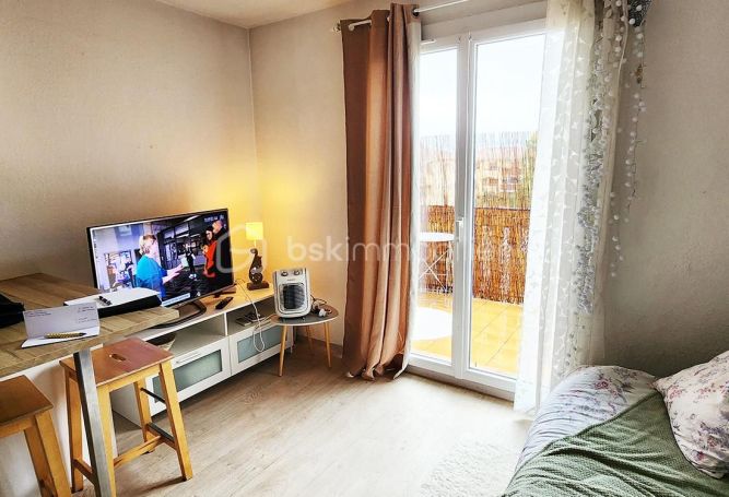 A louer STUDIO  18 M2 TERRASSE BORD DE MER LA LONDE LES MAURES