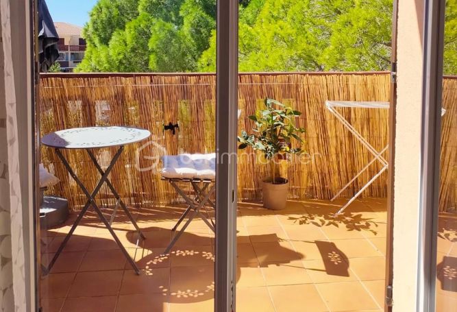 A louer STUDIO  18 M2 TERRASSE BORD DE MER LA LONDE LES MAURES